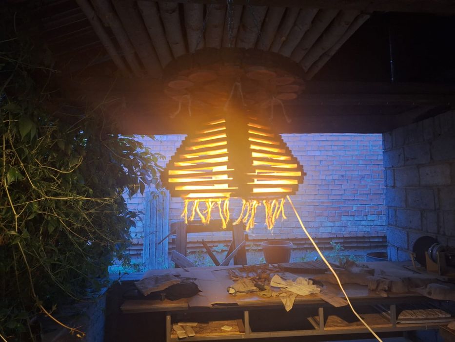 Люстры, столы, различная мебель