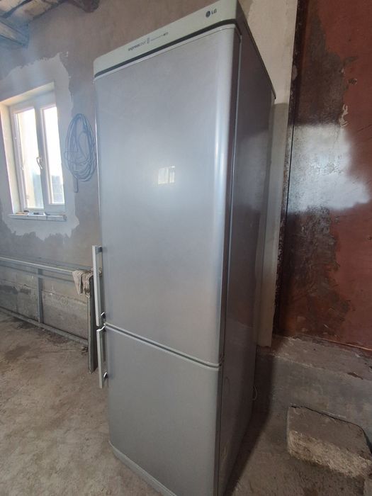 Холодилник в отличном состояние
