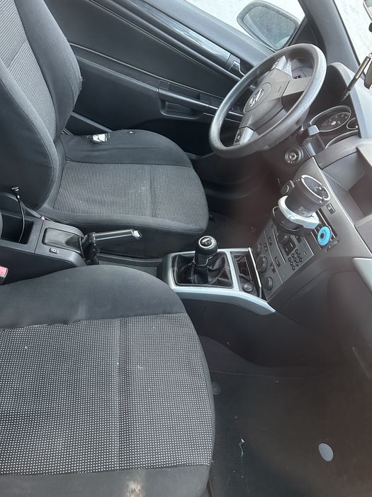 Dezmebrez opel astra H GTC