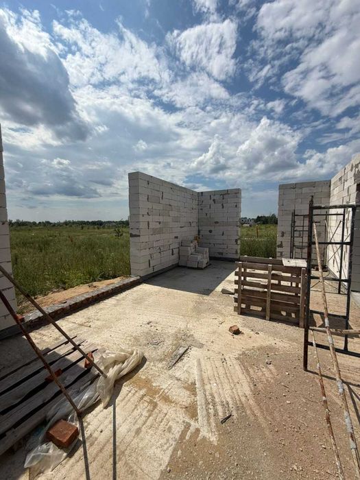 Продам участок с недостроенным домом