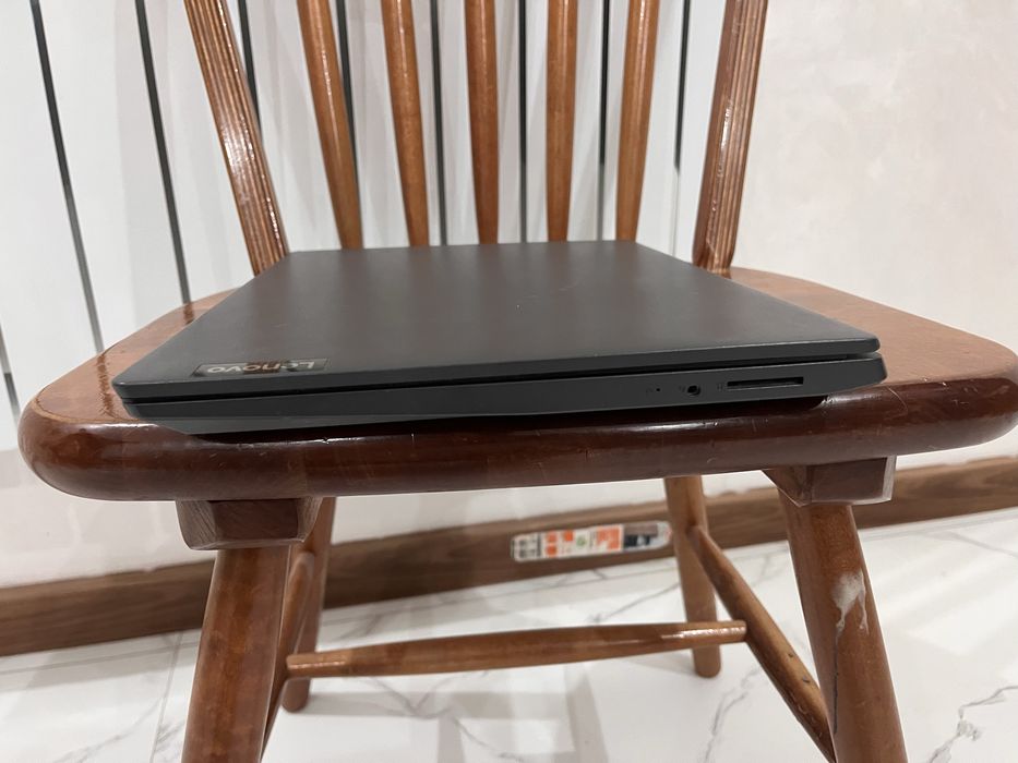 Продаеться Ноутбук Lenovo