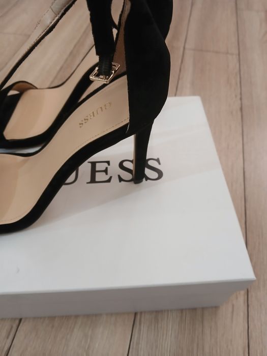 Дамски Сандали GUESS  за 50лв