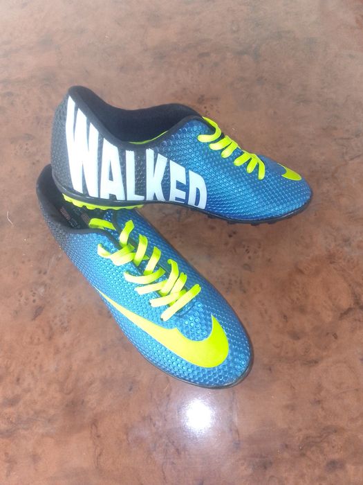 Бутса "Nike walked"