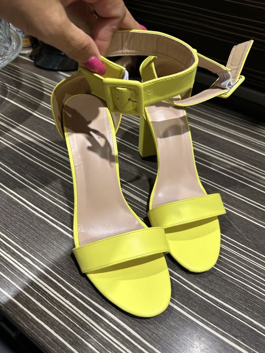 Дамски неоново жълти сандали 41