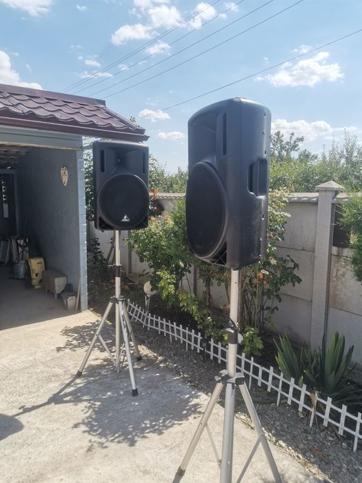 Boxe active  behringer B215a