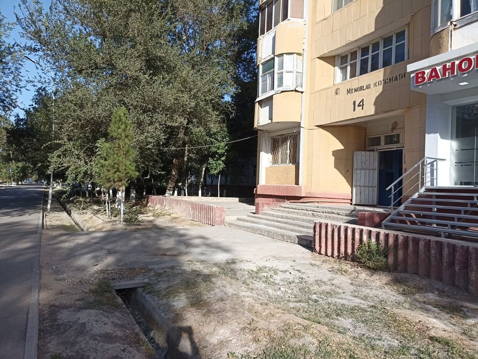 Продается нежилое помещение в городе Наваи 1 этаж  блок ставка  8 мкр