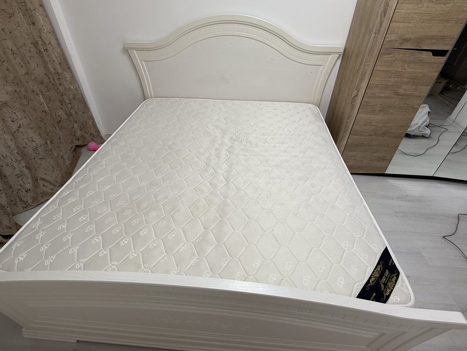 Кровать двухспалка вместе с матрасом