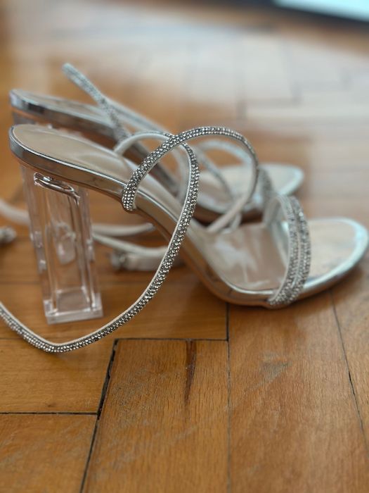 Чисто нови токчета