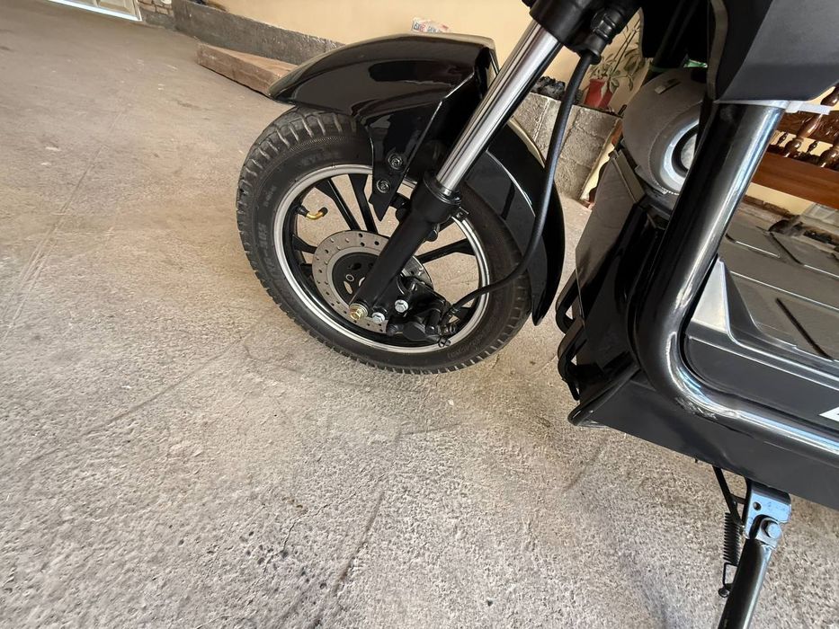 Skuter sotiladi 5ta akumlyatorli obmen bor