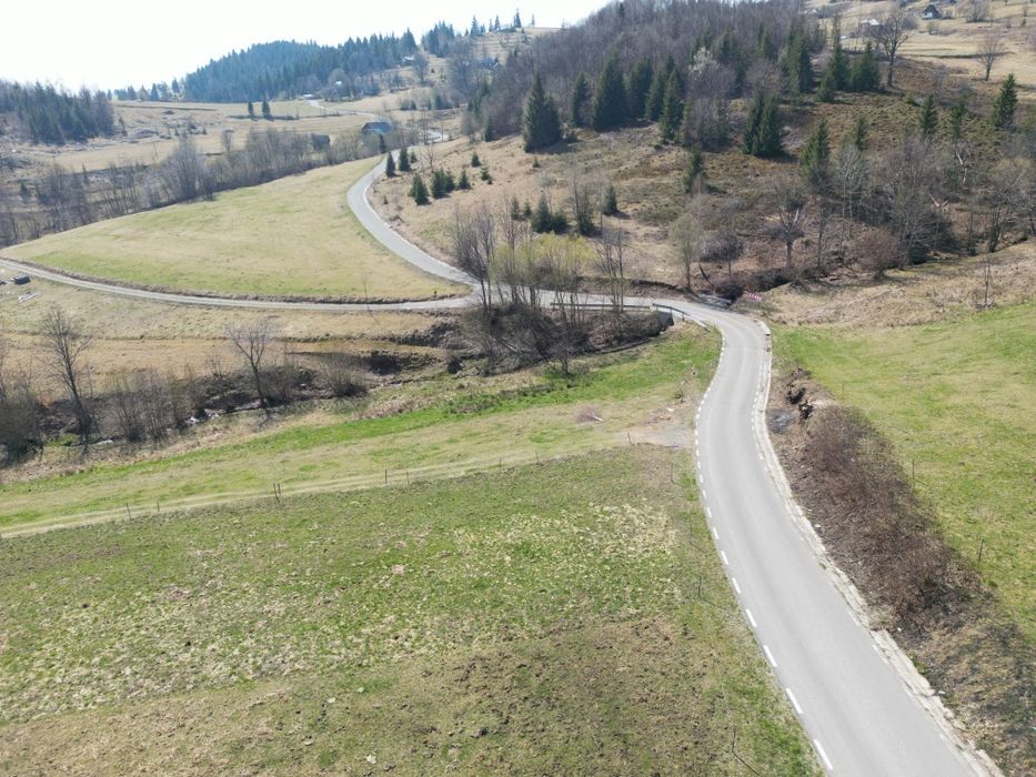 Vând teren la poalele munților Vladeasa