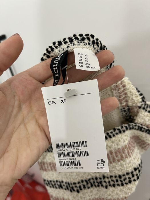 Чисто нов топ с етикет H&M