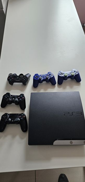 Consolă PS3 Slim + 5 Manete (2 Albastre )
