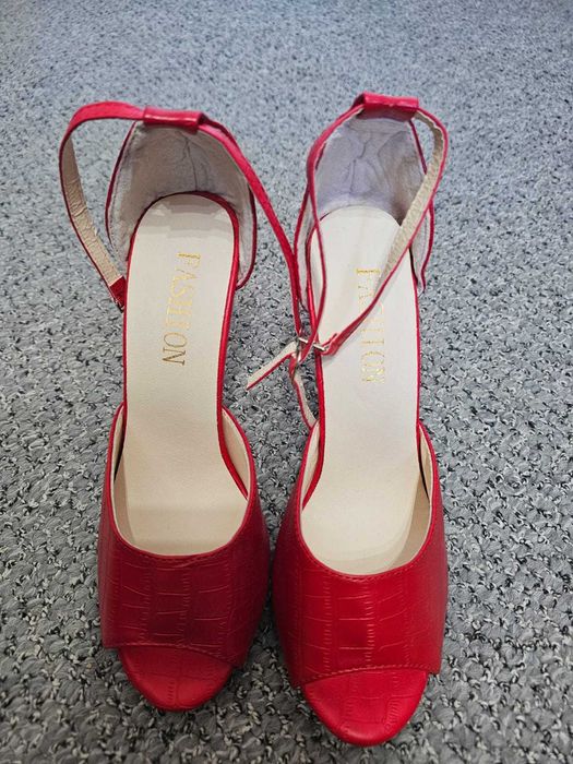 Pantofi eleganti NOU