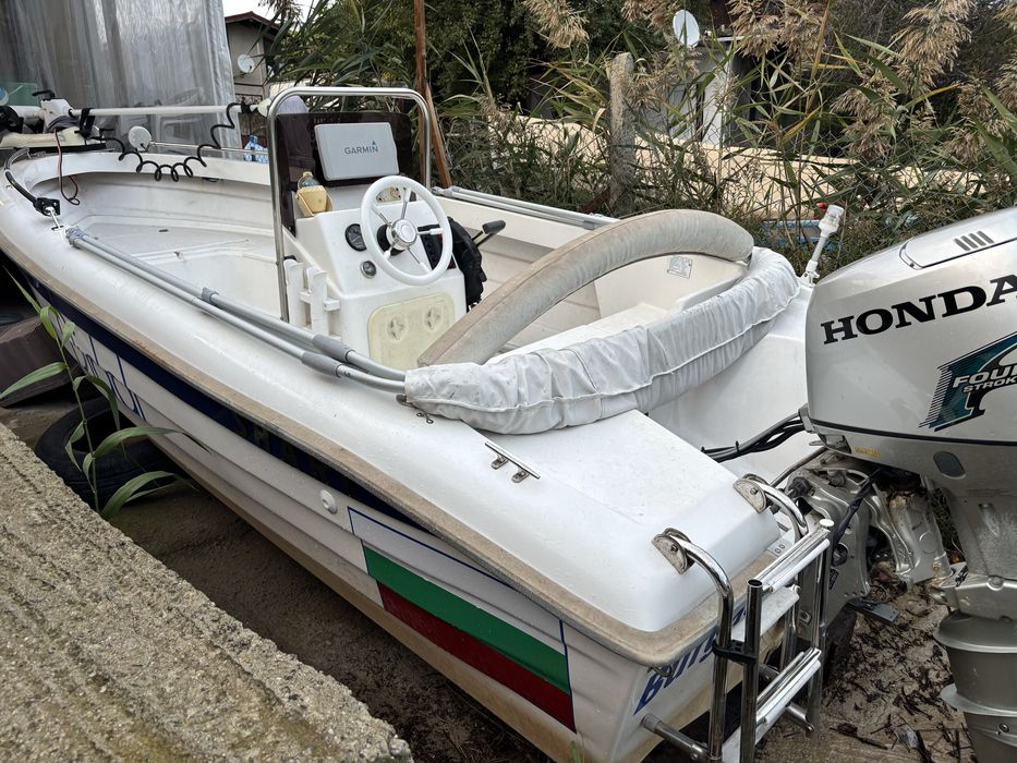 Лодка Шарк445+колесар