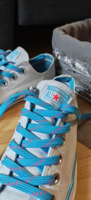 Converse mărimea 39