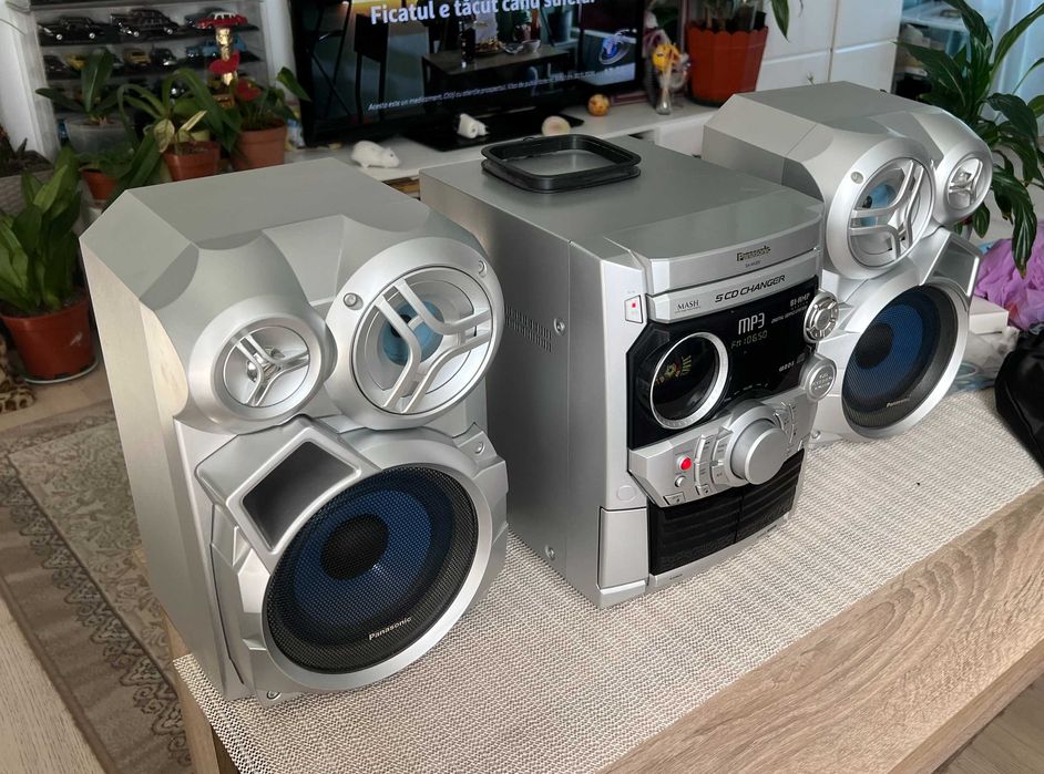Sistem audio Panasonic SA-AK320  5 CD  MP3  2x125W cu boxe originale