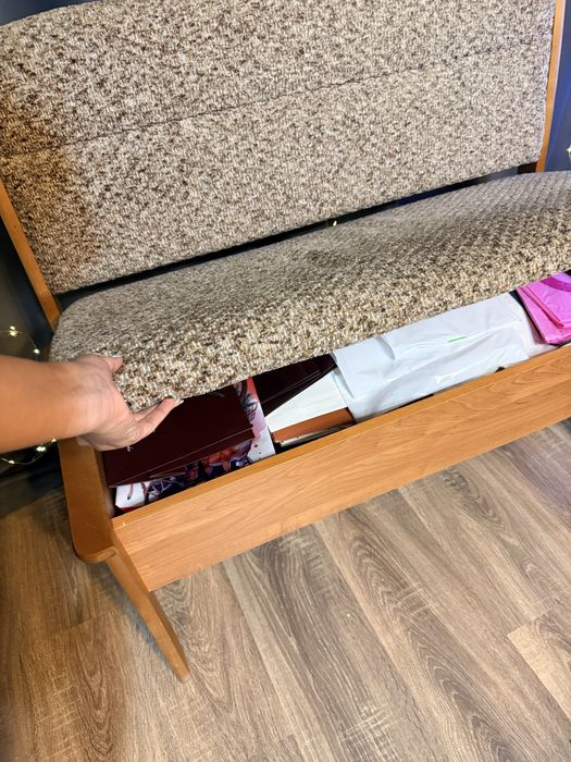 продам диванчик с местом для хранения