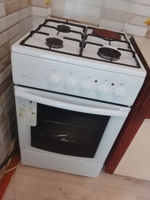 Продам газовую плиту