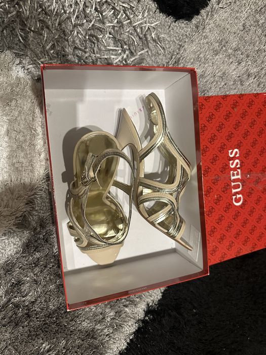 Pantofi cu toc stiletto Guess