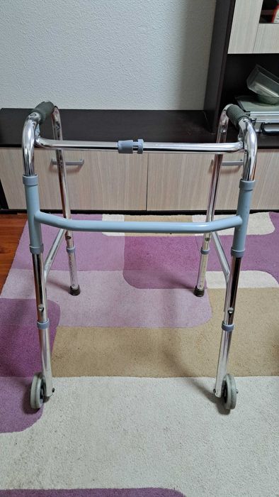 scaun wc mobil, saltea antiescare, cadru de mers