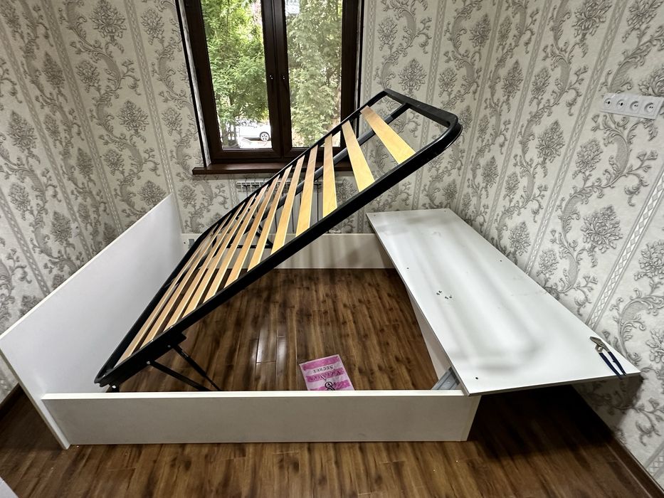 Кровать (двух спальня) итальянская. Ётоқхона кровати сотилади.