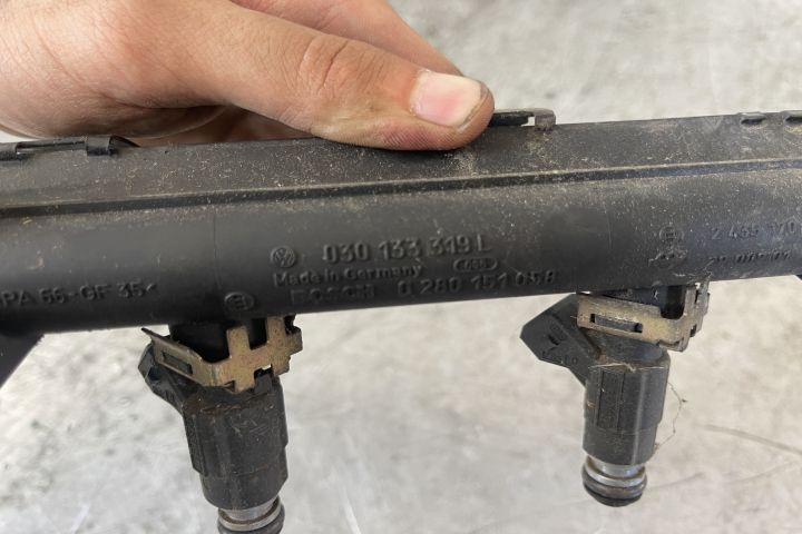 Rampa injectoare 030133319L / 030 133 319 L Volkswagen VW Polo a 3-a