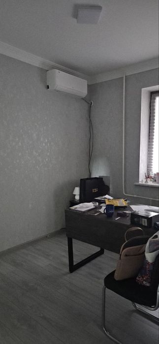 Сдается офис в центре В Айбеке! 91 квадратных ! Новый ремонт !!