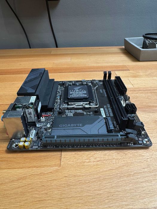 Placa de baza mITX Gigabyte B650I AX AM5