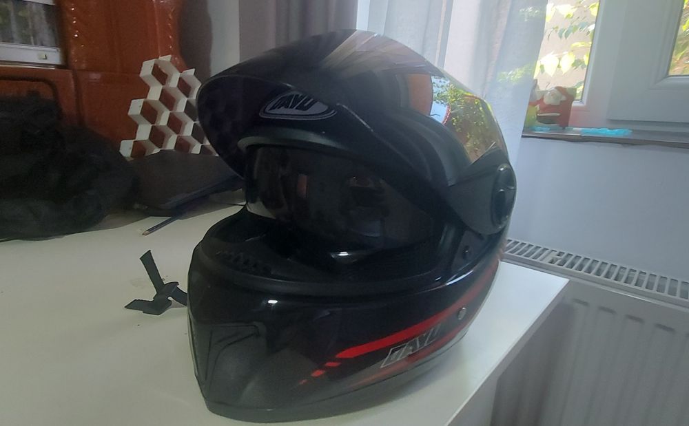 Vând casca mărime M