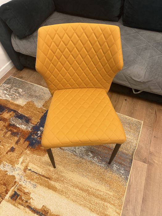 Titlu: Set masă extensibilă + 5 scaune Mobexpert – stare foarte bună