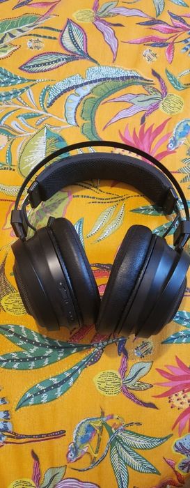 Razer nari essential