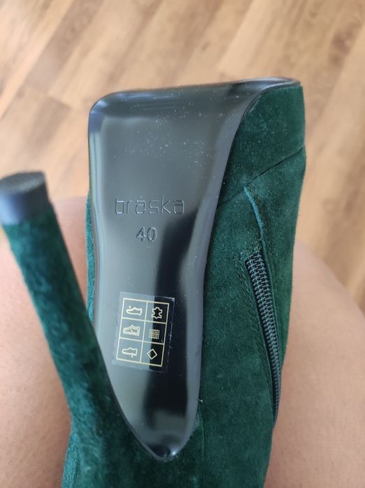 Продам замшевые сапоги