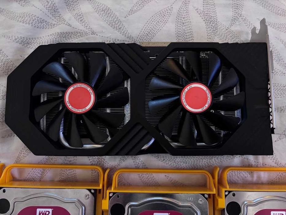 vand hard disk 4TB,placa video XFX Radeon RX 590 FATBOY 8GB ,256 bit