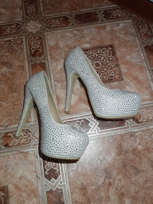 Туфли женские на каблуке