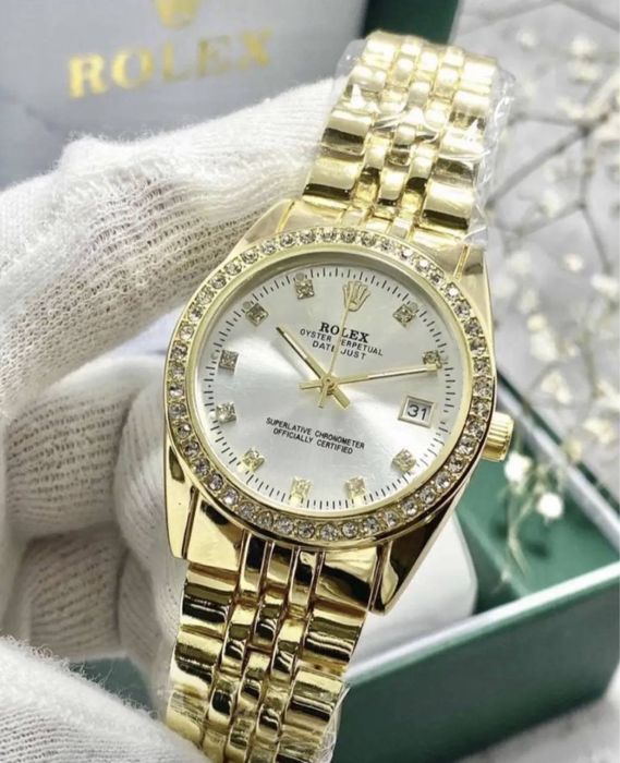 Наручные часы в ассортименте