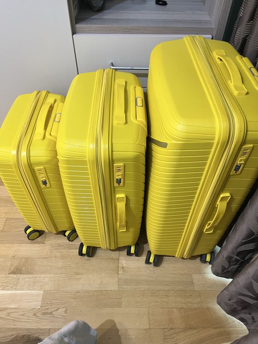 Комплект чемоданов