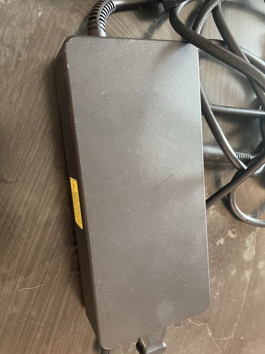 Продавам 19.5V 330W AC Power Adapter For MSI Raider GE78 HX 14VHG-871US Gaming Charger