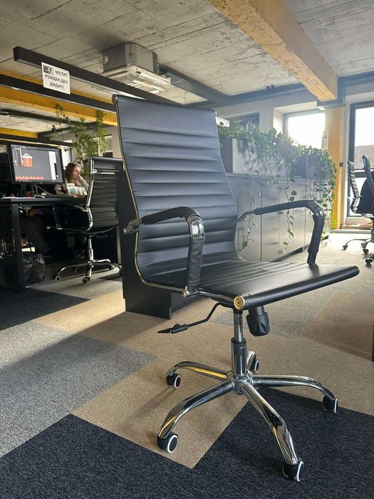 Офис стол с колелца