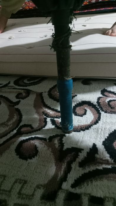 Продам искусственную ёлку. Имеется дефект