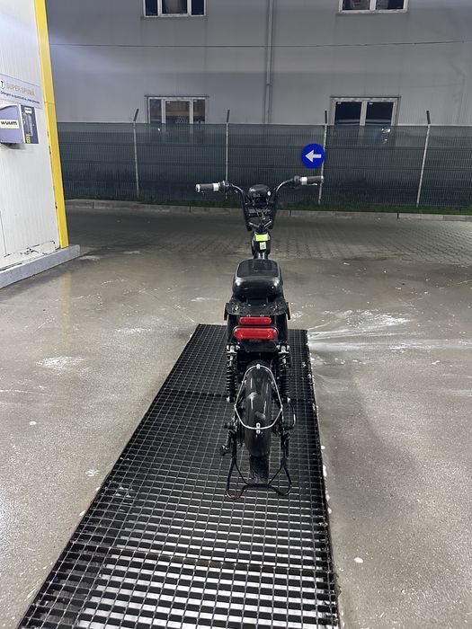 Vand scuter electric