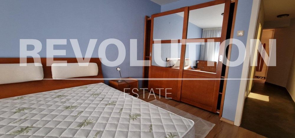 Дава се под наем Тристаен апартамент в Пловдив, Център - 110 кв.м за 650 € - Снимка #4