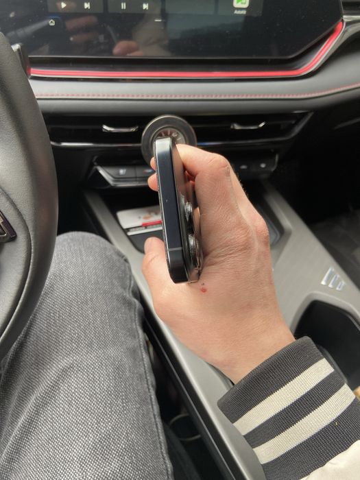 Айфон 16 про срочно продам