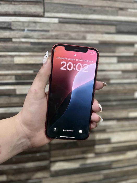 iPhone 12 цвят червен