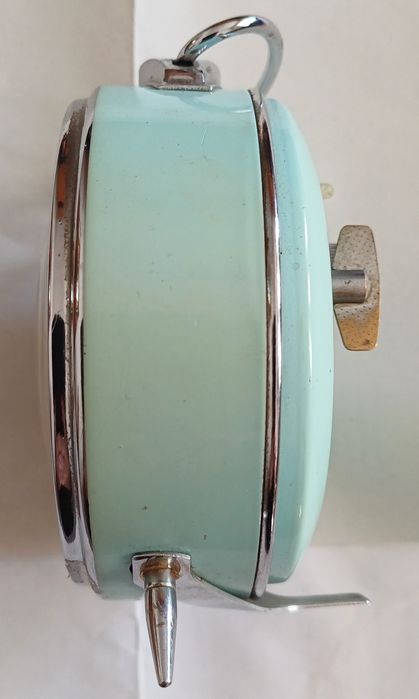 Ceas de masa deosebit (functional, cu animatie) D: 9,50 cm H: 14,50 cm