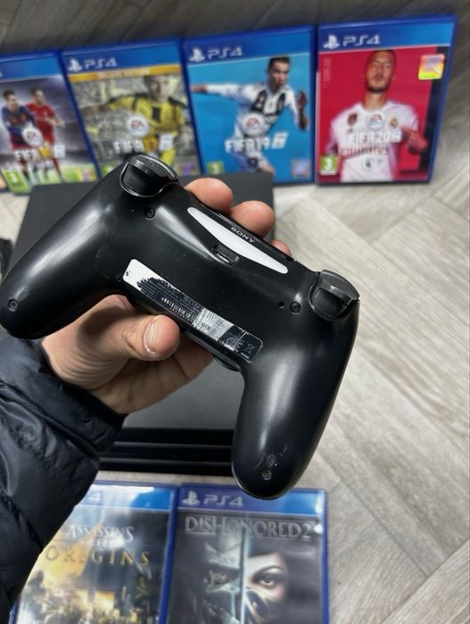 Ps4 pro 1 tb plus jocuri