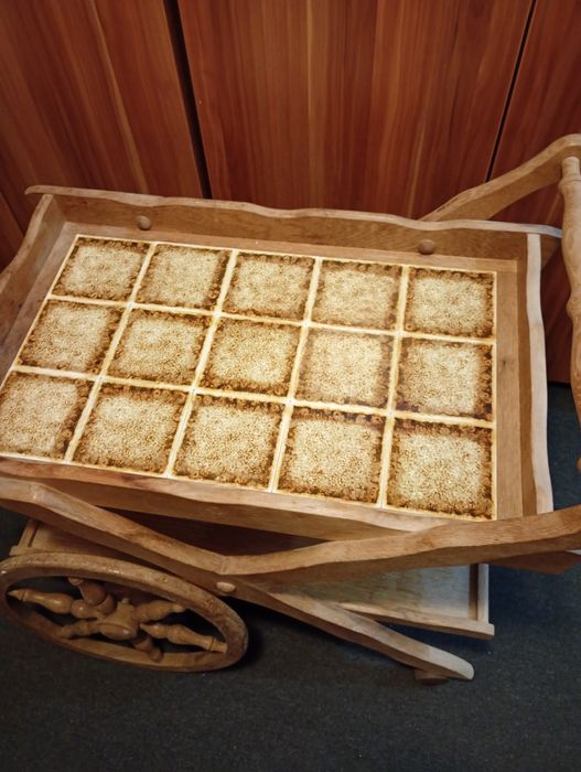 Vând masă din lemn și ceramica + măsuța pe roți set