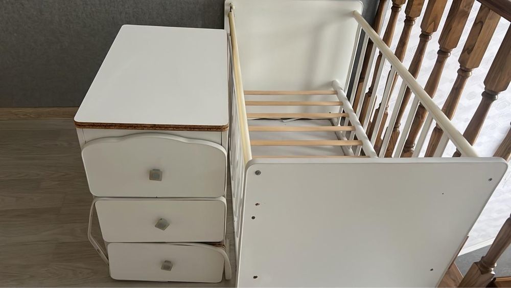 Продается детская кровать с тумбочками