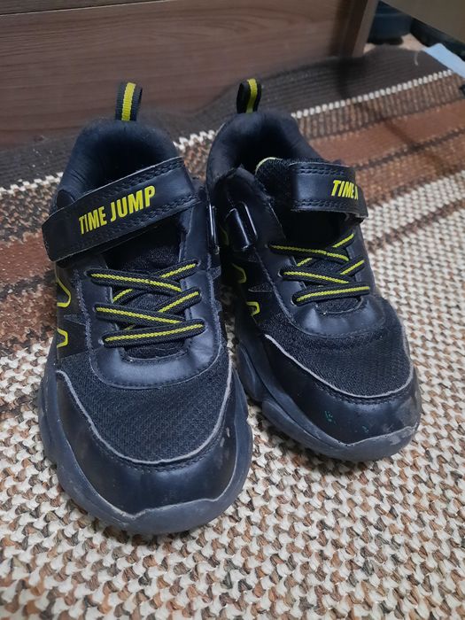 Продаю детский обувь в отличном состоянии