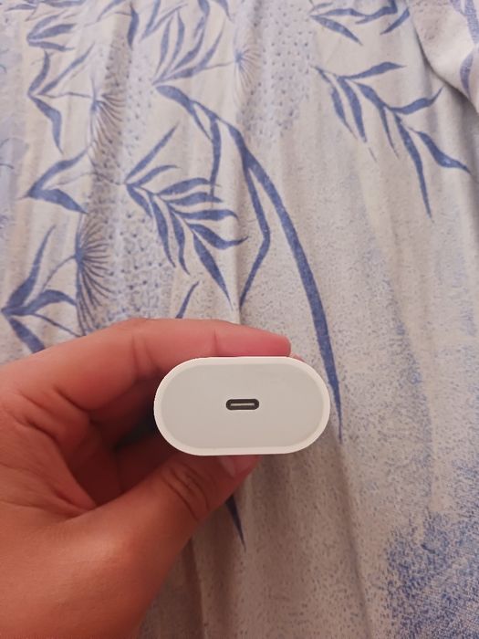 Оригинално Apple 20W USB-C зарядно + USB-C кабел