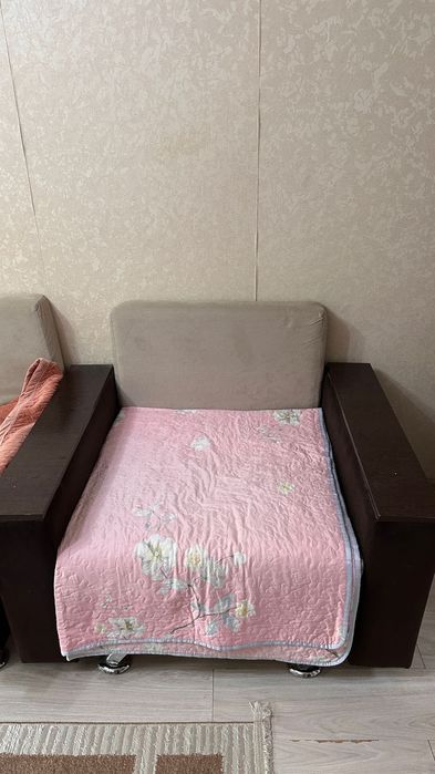 Диван и два креслр